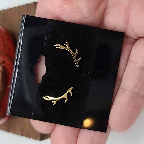 Boutique Jewelry - Little Gold Deer Antler Stud Earrings
